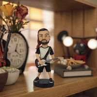Figurine de gitariste bobblehead personnalisée peinte à la main en résine 3D pour les amateurs de musique et le merchandising de groupe – Souvenirs rock en gros