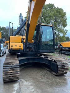 Excavadora Usada Hyundai 220HD 220LC-9S Modelo 2023 con Motor Cummins, Cucharón de 1.2m, Bomba y Rodamientos Originales de Corea en Venta - Product Image 4