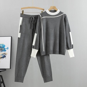 เสื้อสเวตเตอร์แบบสวมหัวแขนยาวแบบถัก<span class=keywords><strong>2</strong></span>ชิ้นเดินรันเวย์สำหรับ2023ฤดูใบไม้ร่วงชุดเสื้อผ้าแฟชั่นเย็บปะติดปะต่อกันแบบลำลองเสื้อและกางเกงสำหรับผู้หญิงเหมาะกับฤดูใบไม้ผลิ - Product Image 1