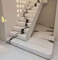 Marches d'escalier en marbre naturel, découpe et traitement professionnels de pierres pour escaliers en spirale courbés de villa