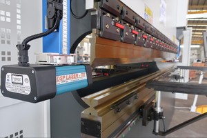 Presse plieuse synchronisée Accurl 3200 mm NC pour tôles, avec commande DA41T, pour l'industrie de la construction (acier) - Product Image 4