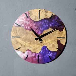 Reloj de Pared de Resina y Madera, Moderno, Elegante, Duradero, Funcional y Hecho a Mano, Perfecto para Sala de Estar o Dormitorio - Product Image 4