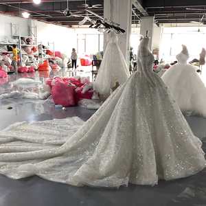 فستان زفاف لامع بقصة البول جاوون من التول والكوتور مزين بالكشكشة Lsmx099 - Product Image 1