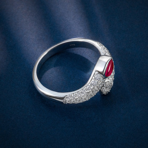 Usine <span class=keywords><strong>de</strong></span> bijoux MuShan Nouvelle <span class=keywords><strong>bague</strong></span> en <span class=keywords><strong>saphir</strong></span> rouge et <span class=keywords><strong>bleu</strong></span> cultivé en forme <span class=keywords><strong>de</strong></span> larme <span class=keywords><strong>de</strong></span> 0,3 ct 3*5 avec diamants complets provenant d'Europe et d'Amérique - Product Image 4