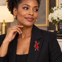 Broche en métal plaqué or avec émail rouge, motif Femme Grecque de la Fortitude dansant, pour Sororité Delta, Bijou personnalisé pour femmes, Vente en gros