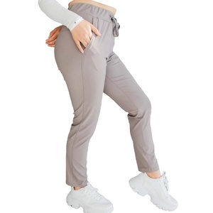 Pantalones Deportivos Negros de Estilo Nuevo para Mujer, Cintura Media, Frente Plano, Pantalones Deportivos con Estampado Personalizado, Ajuste Deportivo, Venta al por Mayor - Product Image 3
