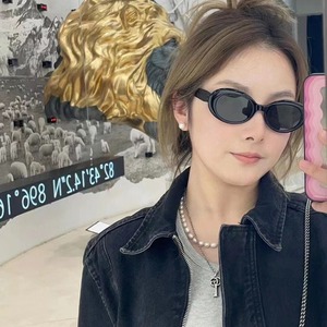 แว่นกันแดดทรงแคทอายสุดฮิต UV400 กรอบ PC รุ่นที่ 3  แบบ unisex พร้อมหมุดตกแต่งสไตล์สตรีท - Product Image 3
