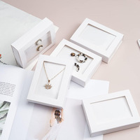 Boîtes d'emballage personnalisées en papier kraft blanc pliables avec fenêtre transparente pour bijoux (boucles d'oreilles, bagues, colliers)