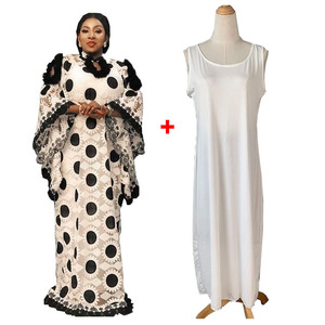 Robe en dentelle brodée de fleurs noires et blanches africaines, taille unique, avec manteau - Product Image 1