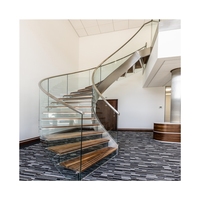 Escalier droit PRIMA LUXURY de haute qualité, design moderne pour intérieur, avec garde-corps en verre et marches en chêne