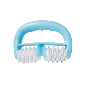 Masajeador manual de plástico con ruedas dobles y mango redondo para masaje de piernas, cintura, cadera y espalda. - Product Image 4