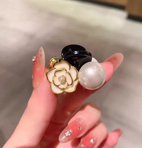 2024 nuovo piccolo camelia clip di perla con artiglio clip da donna unico dolce moda fiore clip ragazza accessori per <span class=keywords><strong>capelli</strong></span> di buona qualità - Product Image 2