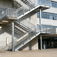 Escaliers de secours en métal industriel, marches galvanisées, marches composites pour l'extérieur, norme de sécurité élevée