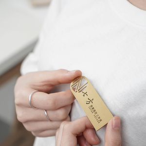 Targhetta Identificativa Personalizzata <span class=keywords><strong>in</strong></span> <span class=keywords><strong>Ottone</strong></span> Spazzolato con Spilla di Sicurezza, Targhetta Metallica Personalizzata per Lavoro, Studio o Licenza - Product Image 6