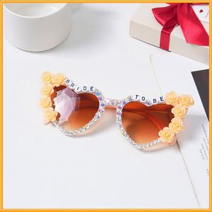Gafas de Sol Personalizadas con Logotipo para Despedida de Soltera 2025, Gafas de Sol con Forma de Corazón y Perlas UV400 para Mujer - Product Image 6