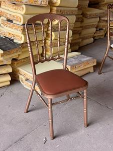 Chaises Napoléon en métal blanc et <span class=keywords><strong>or</strong></span> personnalisées, populaires et abordables pour fêtes et mariages, en <span class=keywords><strong>vente</strong></span> - Product Image 4