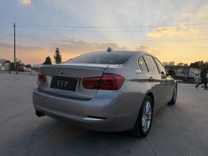 BMW Série 3 320Li M berline 2017 avec boîte <span class=keywords><strong>de</strong></span> vitesses <span class=keywords><strong>automatique</strong></span>, direction à gauche, caméra <span class=keywords><strong>de</strong></span> recul, traction avant, cuir foncé, toit ouvrant panoramique - Product Image 6