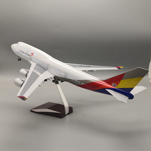 LED intermitente gran escala 1:150 47cm B747 <span class=keywords><strong>Asiana</strong></span> Airline Light resina aviones modelos con ruedas - Product Image 4