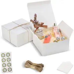 흰색 선물 상자 10 팩, 들러리 프러포즈, 생일, 파티, 크리스마스를 위한 뚜껑이 있는 종이 선물 상자