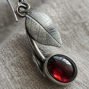Orecchini Vintage Ispirati alle Foglie di Ciliegio Rosso, Accessori da Festa per Signore - Product Image 4