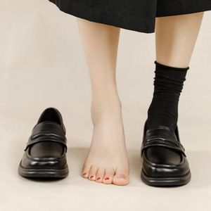 รองเท้าโลฟเฟอร์สำหรับผู้หญิง2025แบรนด์ใหม่รองเท้าหนังส้นนิ่มแบบสลิปออนสำหรับคุณแม่วัยกลางคนและผู้สูงอายุราคาพิเศษ - Product Image 3