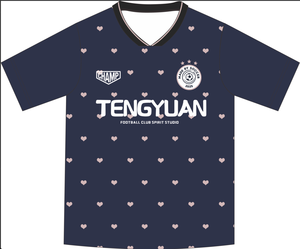 เสื้อแบดมินตันและเสื้อฟุตบอลผู้ใหญ่ชาย แขนสั้น พิมพ์ลายแบบซับลิเมชั่น ระบายอากาศได้ดี 100% โพลีเอสเตอร์ ทรงปกติ - Product Image 1