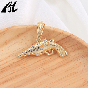 Tiktok Hot Bán 18K mạ vàng kim cương nạm Súng Mặt dây chuyền Hip Hop Rock rapper lấy cảm hứng từ tùy chỉnh quyến rũ trang trí mảnh - Product Image 6