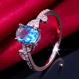 Anello da Donna con Design Floreale Semplice e Alla Moda, Tono Rosa Caldo, Anello Aperto, Accessorio Gioiello Quotidiano - Product Image 3