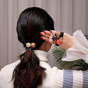 Élastique à cheveux pour queue de cheval, large bande élastique avec perles pour femmes, usage quotidien, matériau en tissu, couleur unie, largeur 1.3Cm, perles de 2.1Cm - Product Image 2