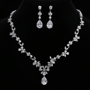 RAKOL SP3162 Parure Hawaïenne de Luxe en Laiton Plaqué Or avec Zircon Cubique, Boucles d'Oreilles et <span class=keywords><strong>Collier</strong></span> Tendance pour Femme, Idéale pour Mariage, Fiançailles et Fêtes - Product Image 2