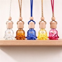 Diffuseur de parfum pour voiture en verre en forme de tulipe de 6 ml, bleu, marron, vert, orange, jaune, rose, transparent, avec bouchon en bois, à suspendre au rétroviseur