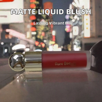 Fard à joues liquide longue tenue, illuminateur minéral non-transfert pour peaux claires, hydratant, effet repulpant, format voyage