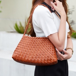 Sac à bandoulière en cuir tressé de première qualité en cuir de vachette, style français, vintage, tanné végétal, pour femme - Product Image 1