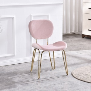 Chaises de <span class=keywords><strong>salle</strong></span> à <span class=keywords><strong>manger</strong></span> à pied en métal noir et or très attrayantes avec coussins et dossiers confortables - Product Image 2