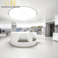 Comptoir de présentation minimaliste blanc pour pharmacie, étagères de pharmacie durables et personnalisées pour magasin de produits médicaux