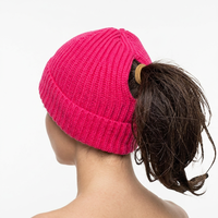 Bonnet tricoté pour queue de cheval et chignon désordonné, bonnet d'hiver pour filles, bonnets côtelés extensibles avec patch logo personnalisé, couvre-chef pour femmes