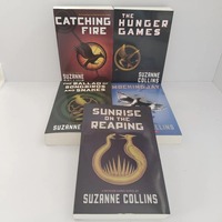 Les Jeux de la faim : Série complète de 5 livres de Suzanne Collins. Classiques de science-fiction dystopiques intemporels et définitifs