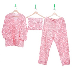Ensemble de pyjama pour femmes en coton 100% avec motifs floraux d'hiver et d'automne, manches longues, tissu confortable, doux et respirant pour dormir - Product Image 1