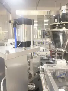 स्वचालित फिलर आसान ऑपरेशन निर्माण के कप पैकेजिंग बनाने की मशीन मल्टीपल कॉफी कैप्सूल नेस्प्रेस्सो मेकर मशीन