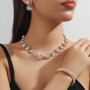 Juego de Collar y Aretes JOMTY de Moda para Novia, Estilo Europeo Americano, Aleación de Zinc, Chapado en Oro/Plata, con Pedrería - Product Image 1