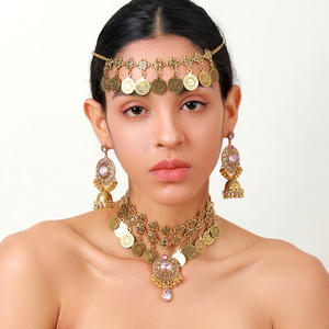 YL Ensemble de bijoux en alliage serti de diamants, style bohème vintage, avec boucles d'oreilles et collier à pendentif perlé, style européen-américain exagéré - Product Image 1