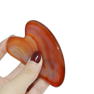 Outil de massage facial en agate rouge en forme de cœur, marque privée, pour le lifting de la peau, la beauté et les soins du visage et du corps - Product Image 3
