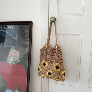 Sac fourre-tout en tissu de coton tressé pour femme, grande capacité, motif tournesol ajouré, idéal pour les vacances à la plage - Product Image 2