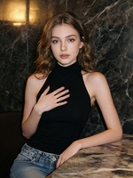 Atasan Rajut Halter Tanpa Lengan yang Chic - Bahan Rib Knit Lembut, Model Slim Fit Seksi untuk Layering Musim Panas atau Acara Malam Hari, Pullover Wanita Trendi