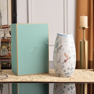 Vase de table géométrique en céramique contemporaine - Arrangement écologique pour la décoration de la maison, des mariages et des bureaux - Product Image 4