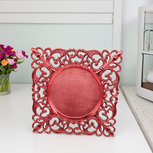 <span class=keywords><strong>Assiette</strong></span> de présentation carrée en plastique PP ajourée et colorée à la main, 12 pouces, rouge, motif végétal classique, pour mariage et événements, style européen - Product Image 1