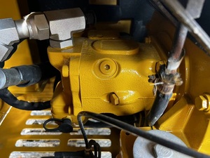 Presque neuf pour mini-excavatrice 305.5E de 5,5 tonnes avec moteur, boîte de vitesses, pompe et roulement - Meilleur prix à vendre - Product Image 6