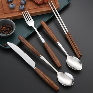 Juego de Cubiertos de Acero Inoxidable de Estilo Japonés Moderno con Mangos Metálicos, Reutilizable y Portátil, Regalo Empresarial para Alitas de Pollo - Product Image 3