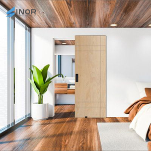 Porte coulissante en bois massif de qualité supérieure avec rail dissimulé anti-saut, sécurisée et stable pour l'intérieur de la maison. - Product Image 3