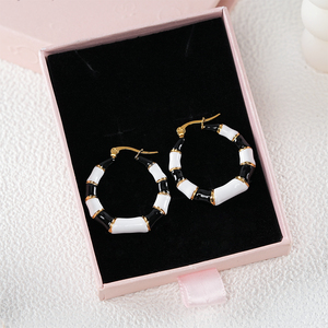 Boucles d'oreilles créoles en céramique 304 316, en stock, noires, blanches, plaquées or, bijoux classiques et tendance pour femmes - Product Image 1